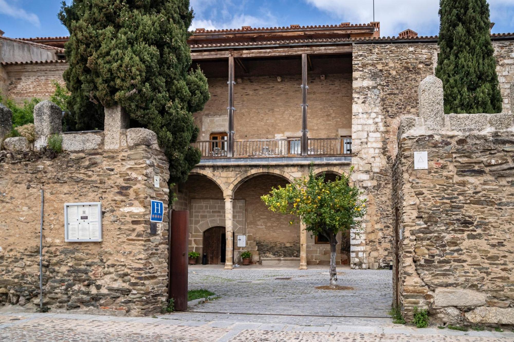 Hotel Hospedería Puente de Alconétar Garrovillas Exterior foto